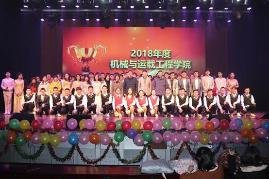说明: C:\Users\Administrator\Desktop\英国威廉希尔英文“光荣梦想”颁奖典礼暨元旦晚会顺利召开\9B4DA954EB9A591EEDD0FF3D6570CE3A.jpg